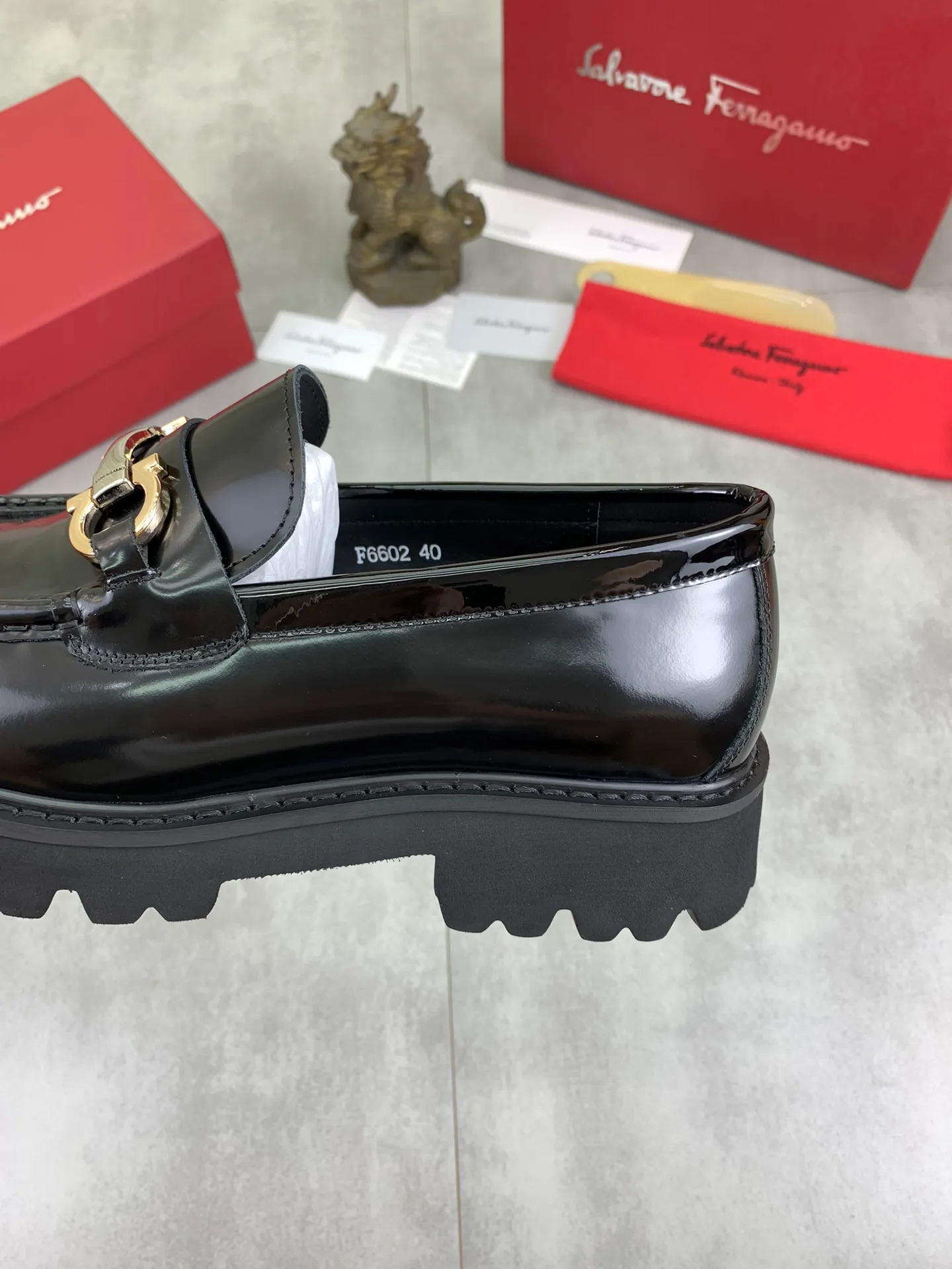 Men's Men's Shoes 💰P460💰[New Style] Water-dyed Niuli 🆘[Salvatore Ferragamo] Ferragamo's latest casual business leather shoes for men! Available at counters simultaneously! The fabric is made of specially imported original calfskin, the lining is made of imported water-dyed cowhide, and the original lightweight foam outsole is absolutely luxurious and leads the fashion trend. Matching code: 38-45; 3️⃣ colors available